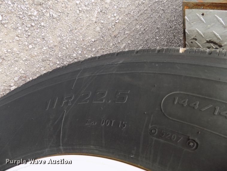 image for item FI9780 1997 Volvo FE paint striping truck