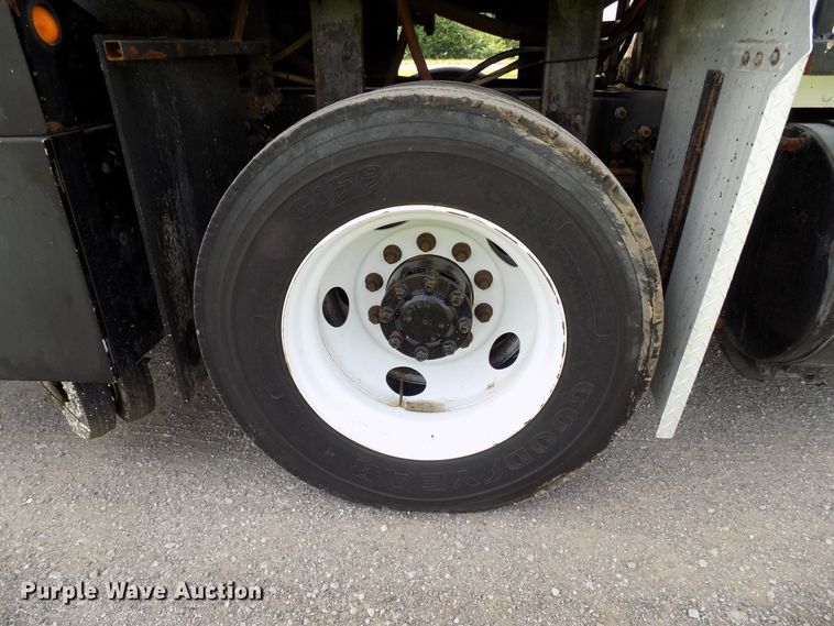 image for item FI9780 1997 Volvo FE paint striping truck