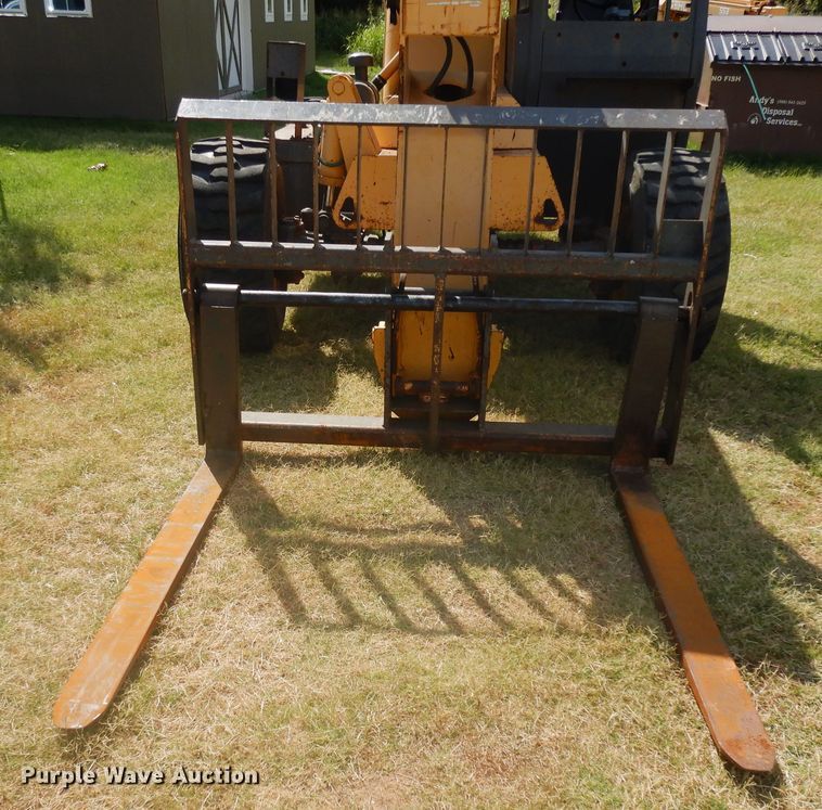 image for item FI9888 1999 Gehl 553 telehandler