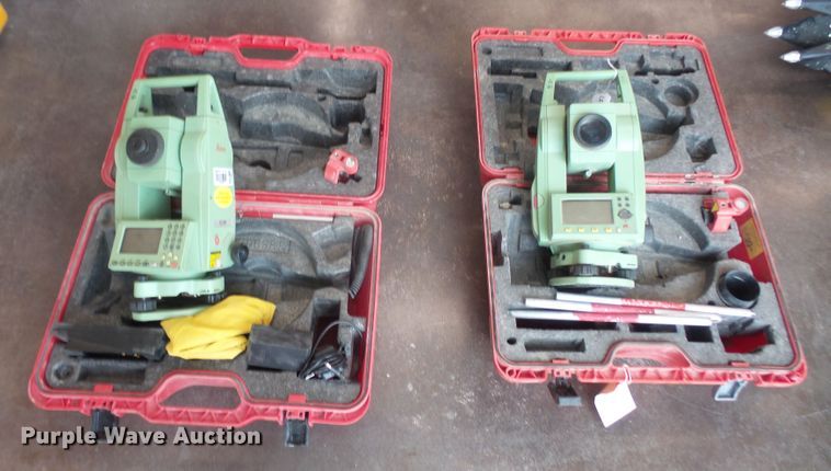 image for item FJ9156 (2) Leica total stations