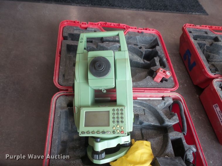 image for item FJ9156 (2) Leica total stations