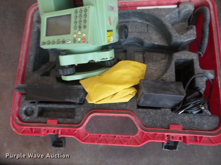 image for item FJ9156 (2) Leica total stations