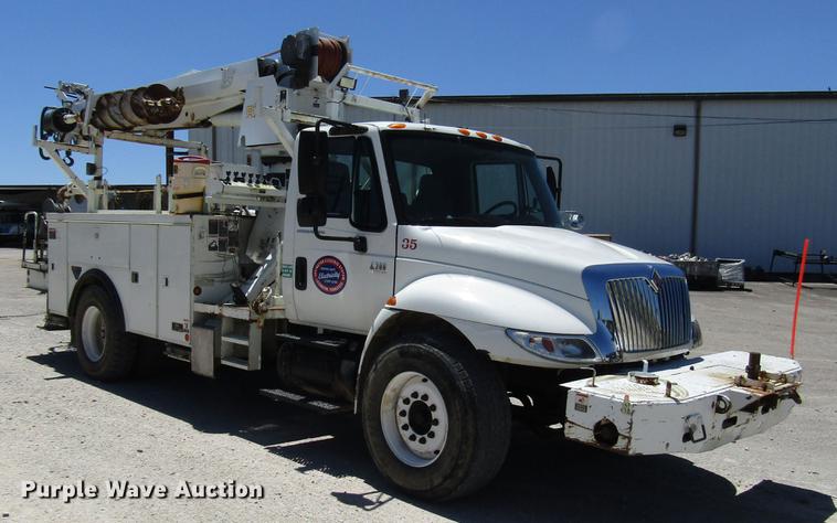 image for item FJ9678 2006 International 4300 digger derrick truck