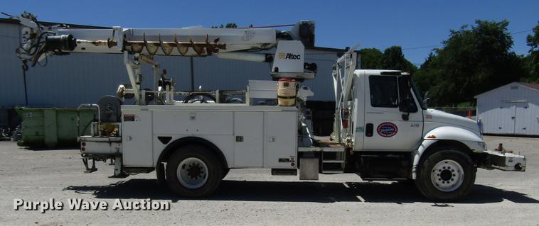 image for item FJ9678 2006 International 4300 digger derrick truck