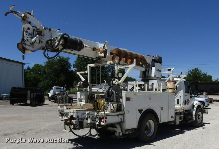 image for item FJ9678 2006 International 4300 digger derrick truck