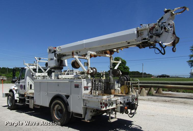 image for item FJ9678 2006 International 4300 digger derrick truck