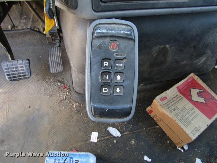 image for item FJ9678 2006 International 4300 digger derrick truck