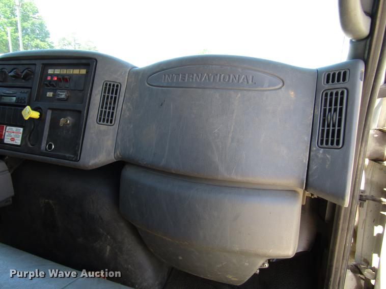 image for item FJ9678 2006 International 4300 digger derrick truck