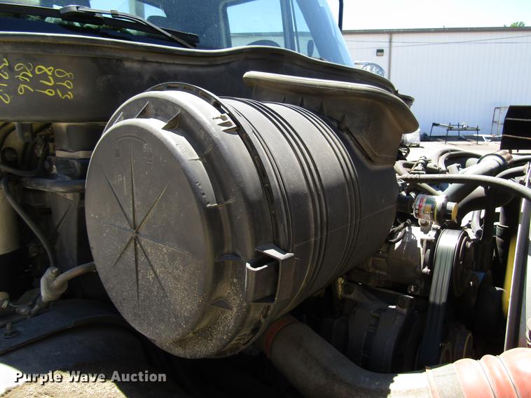 image for item FJ9678 2006 International 4300 digger derrick truck