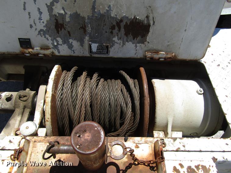 image for item FJ9678 2006 International 4300 digger derrick truck