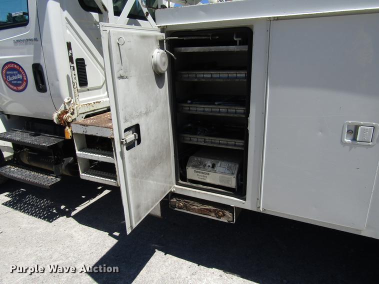 image for item FJ9678 2006 International 4300 digger derrick truck