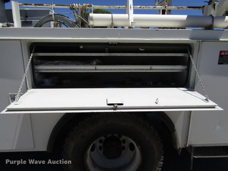 image for item FJ9678 2006 International 4300 digger derrick truck