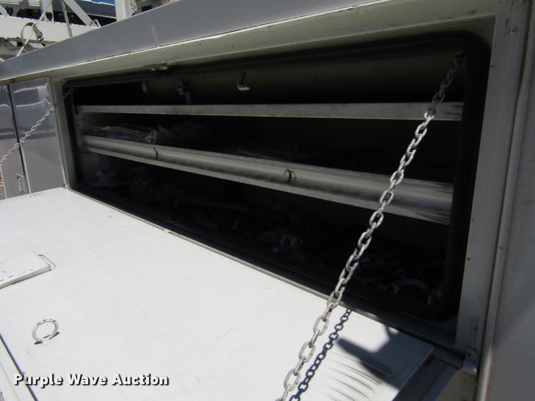 image for item FJ9678 2006 International 4300 digger derrick truck