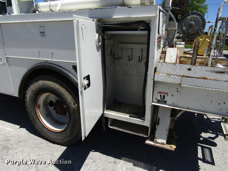 image for item FJ9678 2006 International 4300 digger derrick truck