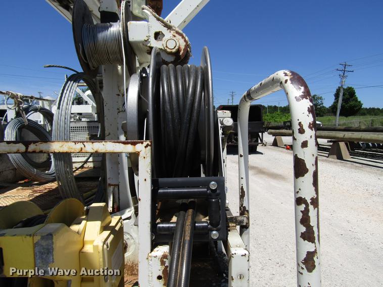 image for item FJ9678 2006 International 4300 digger derrick truck