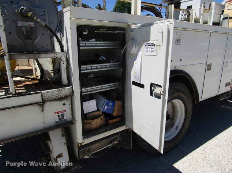 image for item FJ9678 2006 International 4300 digger derrick truck