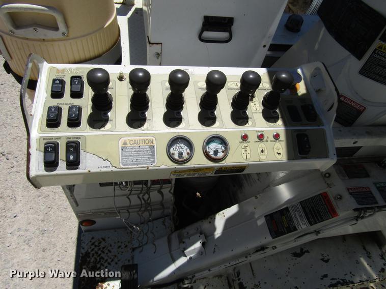 image for item FJ9678 2006 International 4300 digger derrick truck