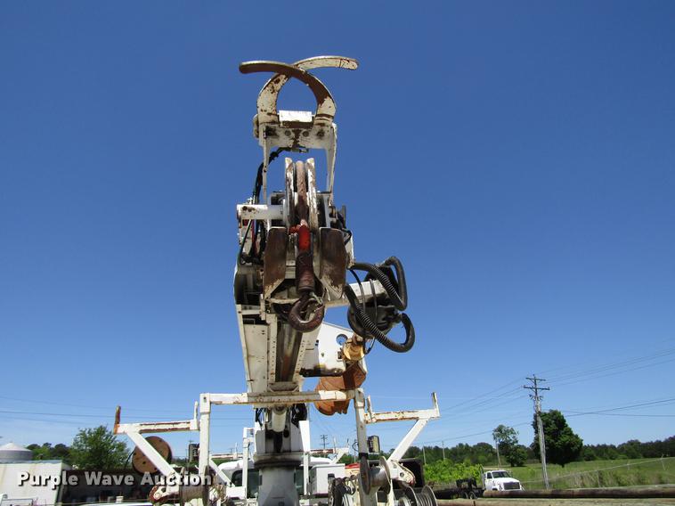 image for item FJ9678 2006 International 4300 digger derrick truck