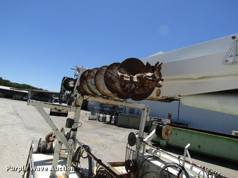 image for item FJ9678 2006 International 4300 digger derrick truck