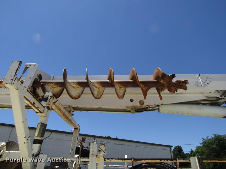 image for item FJ9678 2006 International 4300 digger derrick truck