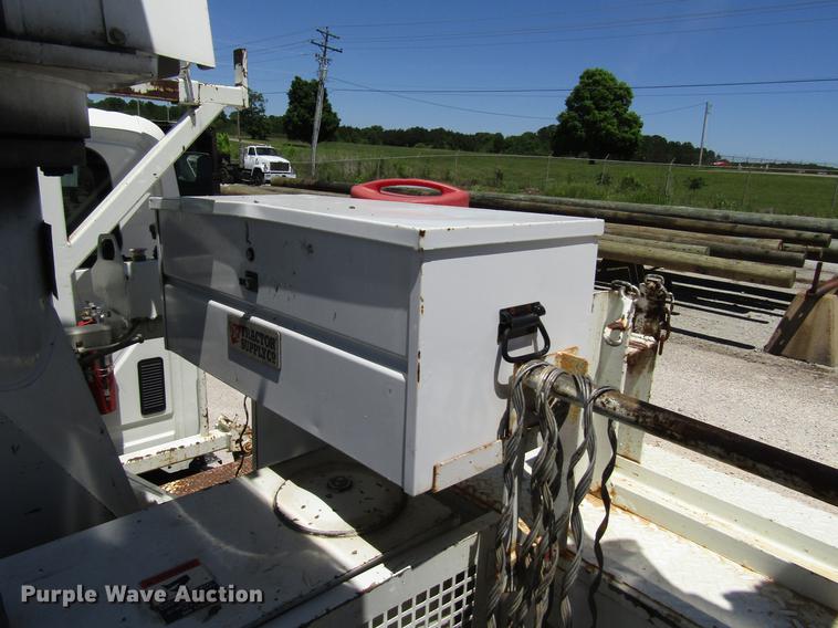 image for item FJ9678 2006 International 4300 digger derrick truck