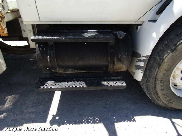 image for item FJ9678 2006 International 4300 digger derrick truck