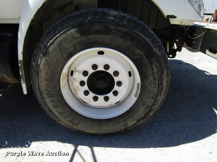 image for item FJ9678 2006 International 4300 digger derrick truck