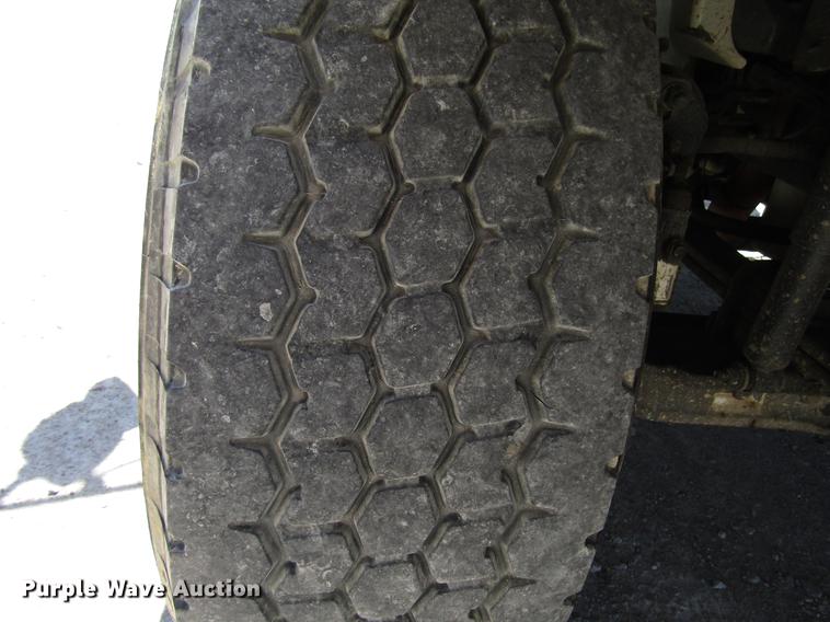 image for item FJ9678 2006 International 4300 digger derrick truck