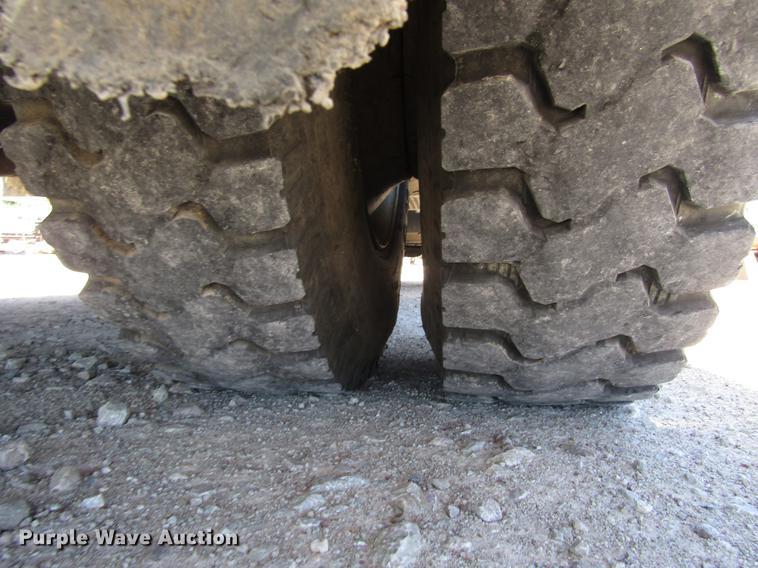 image for item FJ9678 2006 International 4300 digger derrick truck