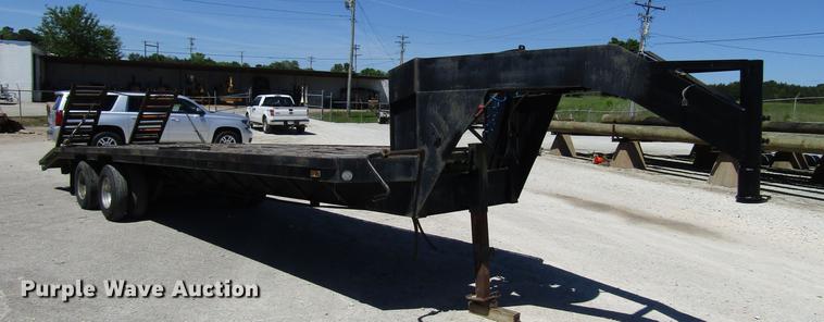image for item FJ9679 1984 Gooseneck equipment trailer