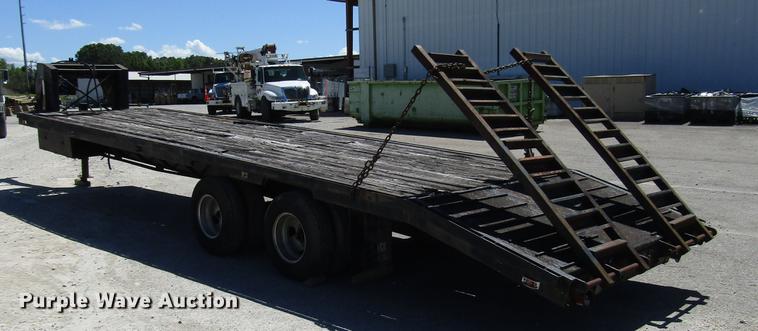 image for item FJ9679 1984 Gooseneck equipment trailer
