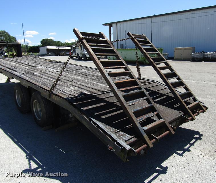 image for item FJ9679 1984 Gooseneck equipment trailer