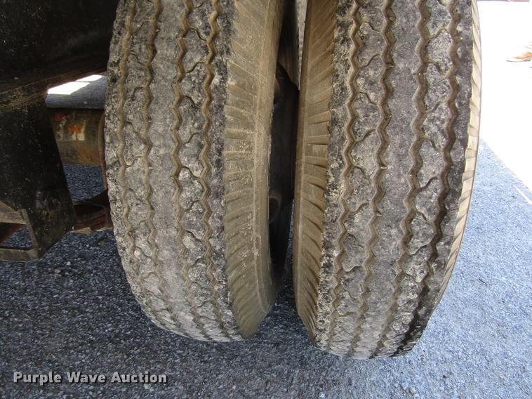 image for item FJ9679 1984 Gooseneck equipment trailer