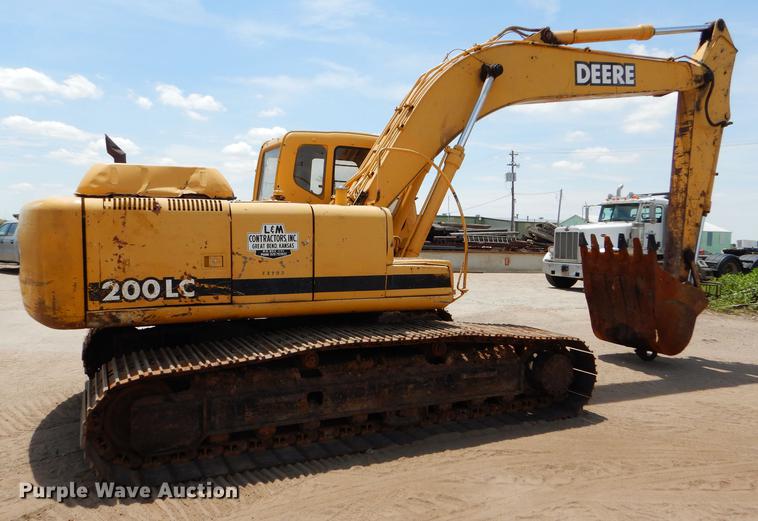 image for item FT9623 1999 John Deere 200LC excavator