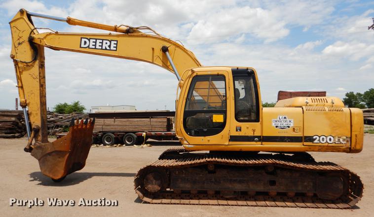 image for item FT9623 1999 John Deere 200LC excavator