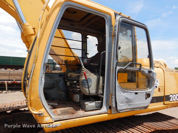 image for item FT9623 1999 John Deere 200LC excavator