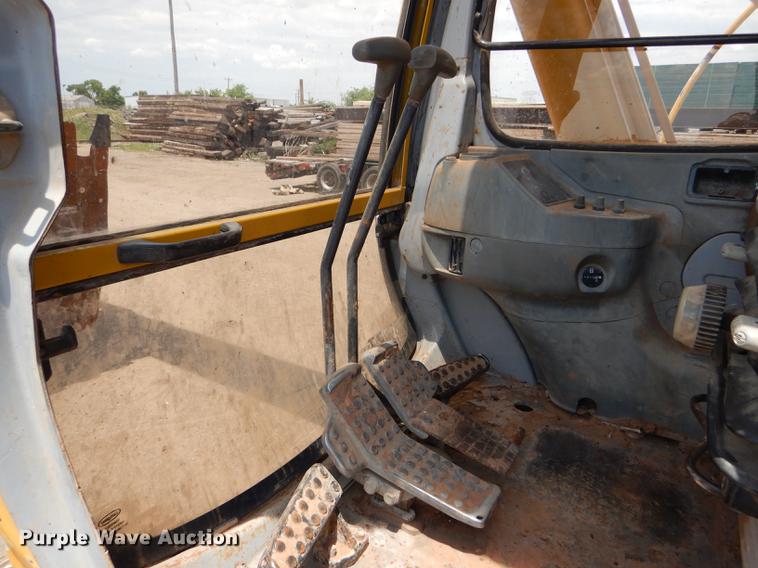 image for item FT9623 1999 John Deere 200LC excavator