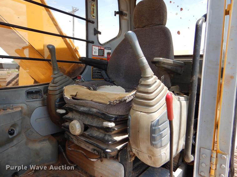 image for item FT9623 1999 John Deere 200LC excavator