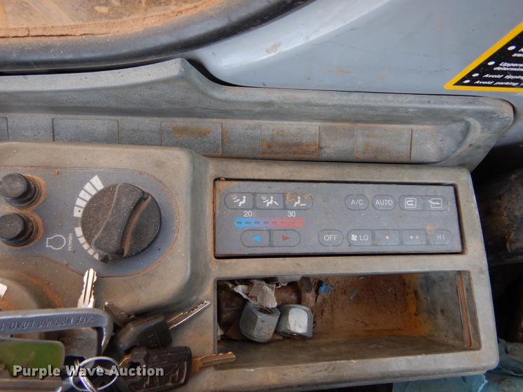 image for item FT9623 1999 John Deere 200LC excavator