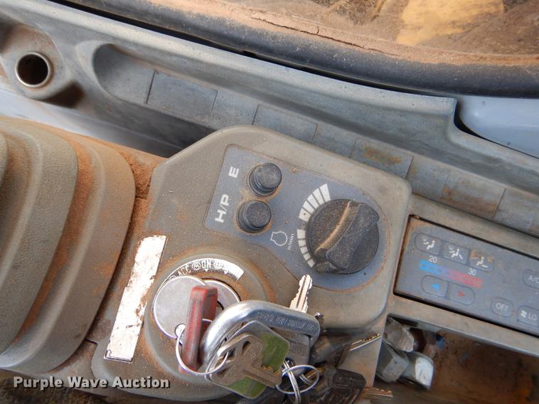 image for item FT9623 1999 John Deere 200LC excavator