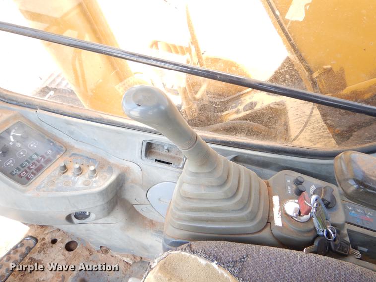 image for item FT9623 1999 John Deere 200LC excavator