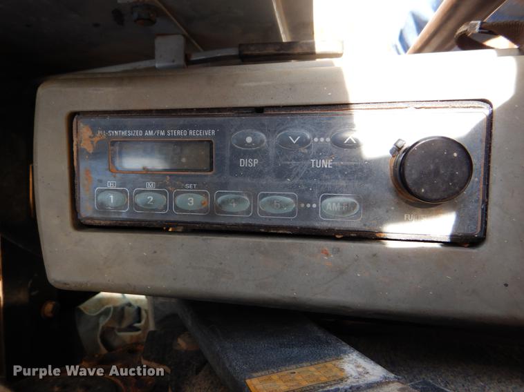 image for item FT9623 1999 John Deere 200LC excavator