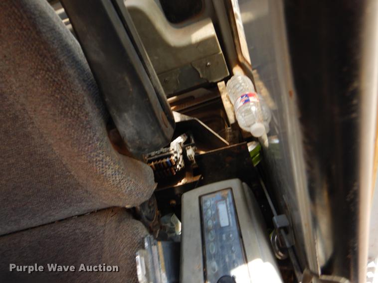 image for item FT9623 1999 John Deere 200LC excavator