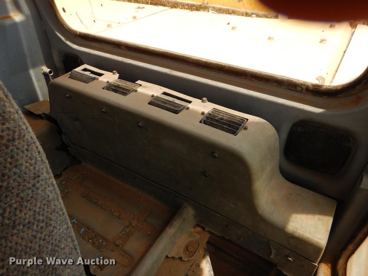 image for item FT9623 1999 John Deere 200LC excavator