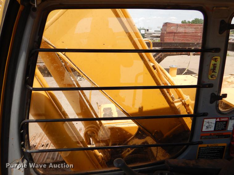 image for item FT9623 1999 John Deere 200LC excavator