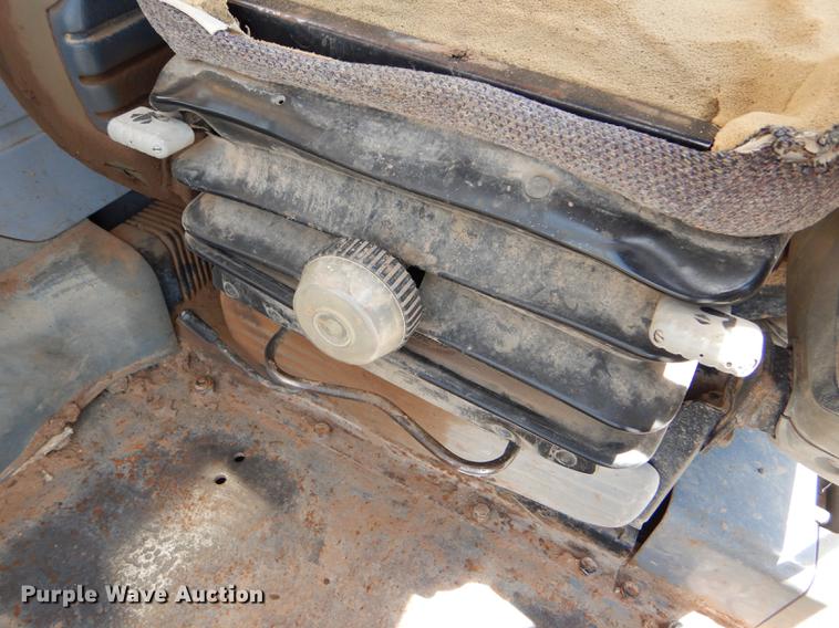 image for item FT9623 1999 John Deere 200LC excavator