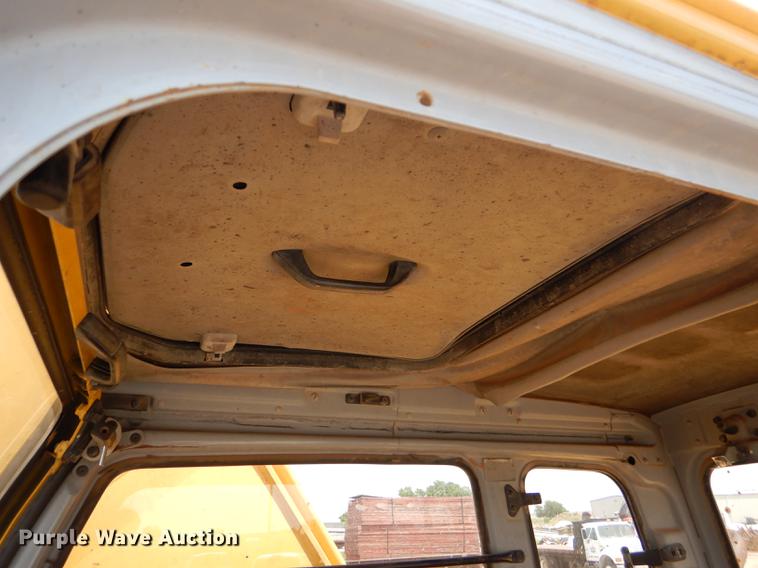 image for item FT9623 1999 John Deere 200LC excavator