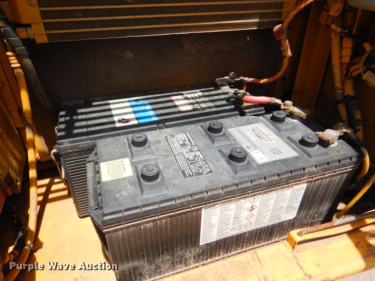 image for item FT9623 1999 John Deere 200LC excavator