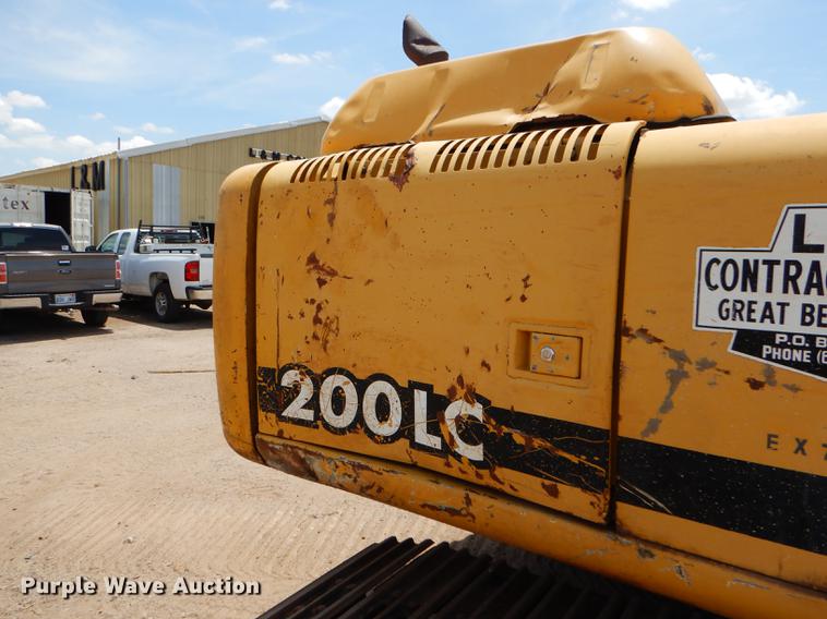 image for item FT9623 1999 John Deere 200LC excavator