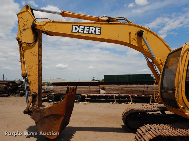 image for item FT9623 1999 John Deere 200LC excavator